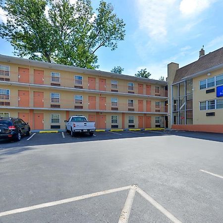 Media Inn & Suites Extérieur photo