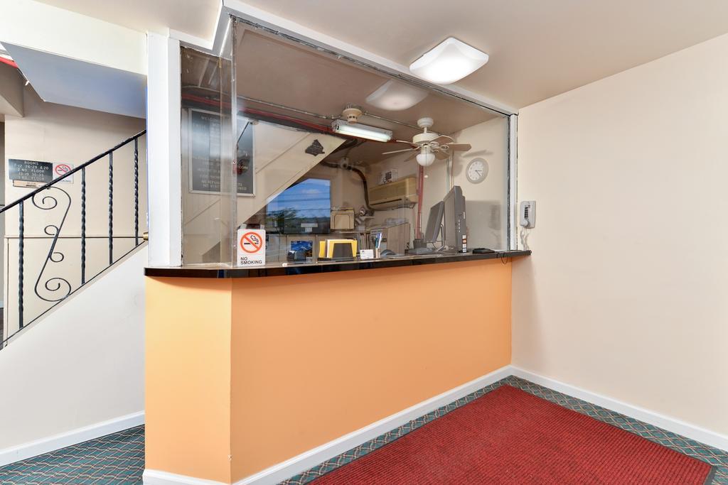 Media Inn & Suites Extérieur photo