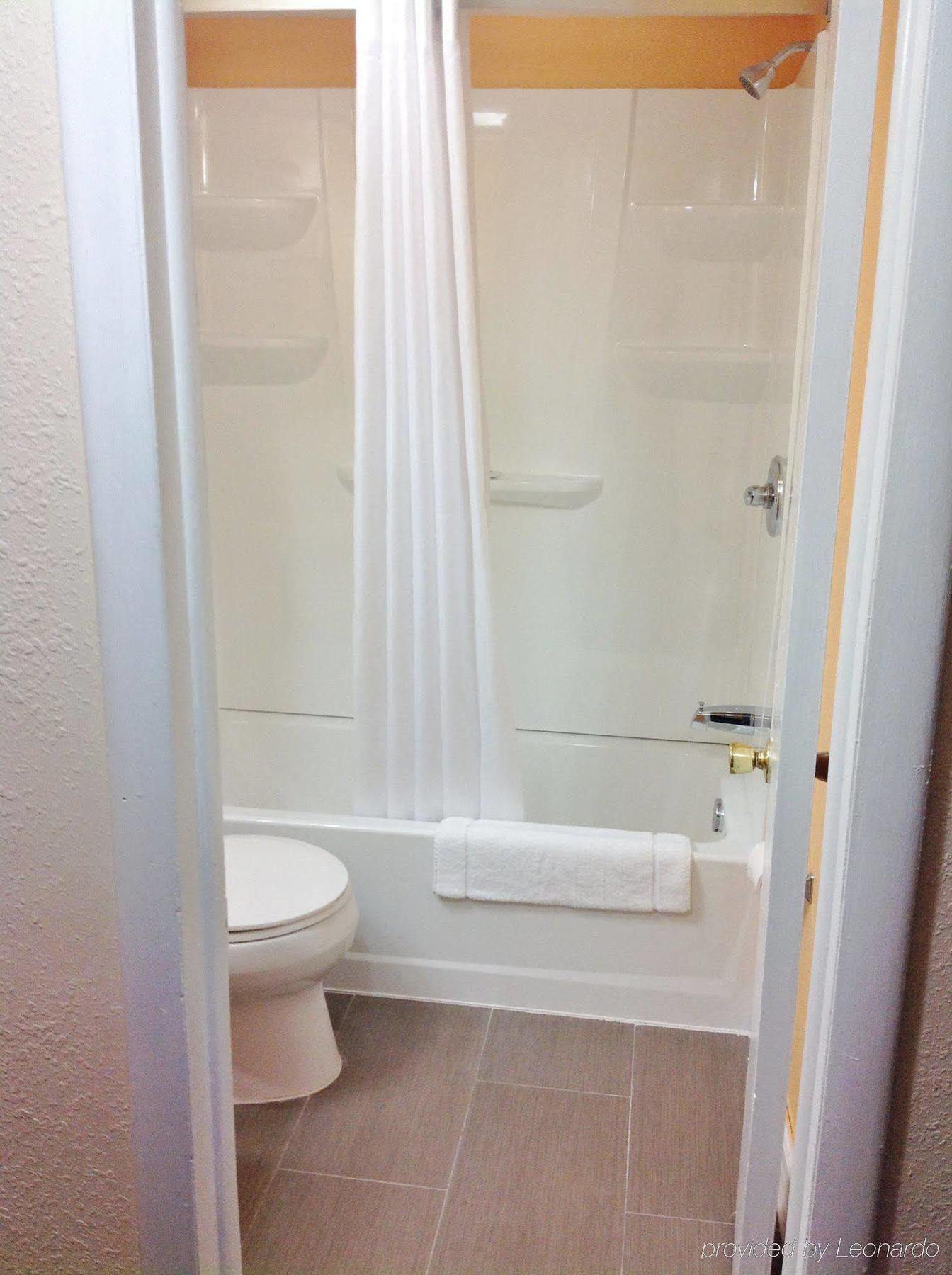 Media Inn & Suites Extérieur photo