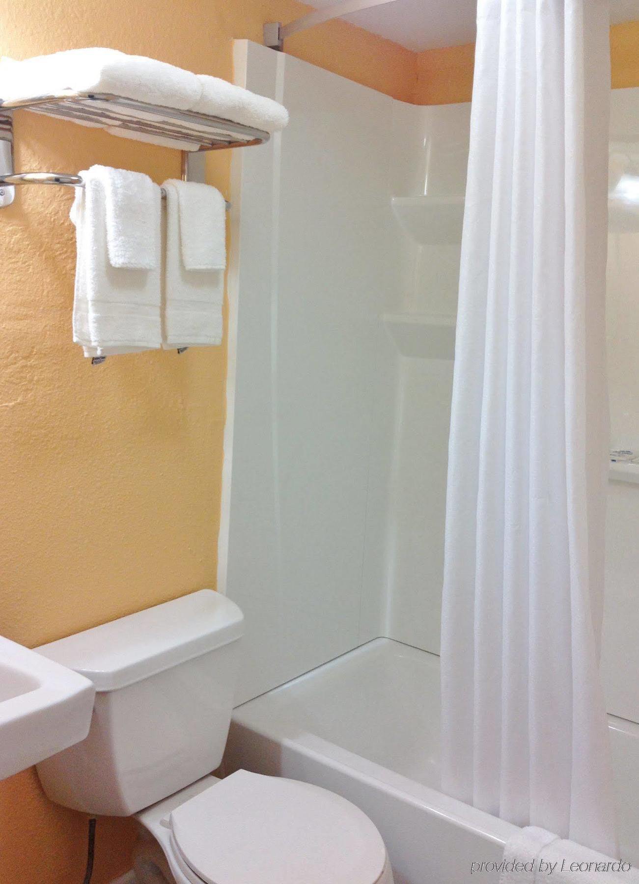Media Inn & Suites Extérieur photo