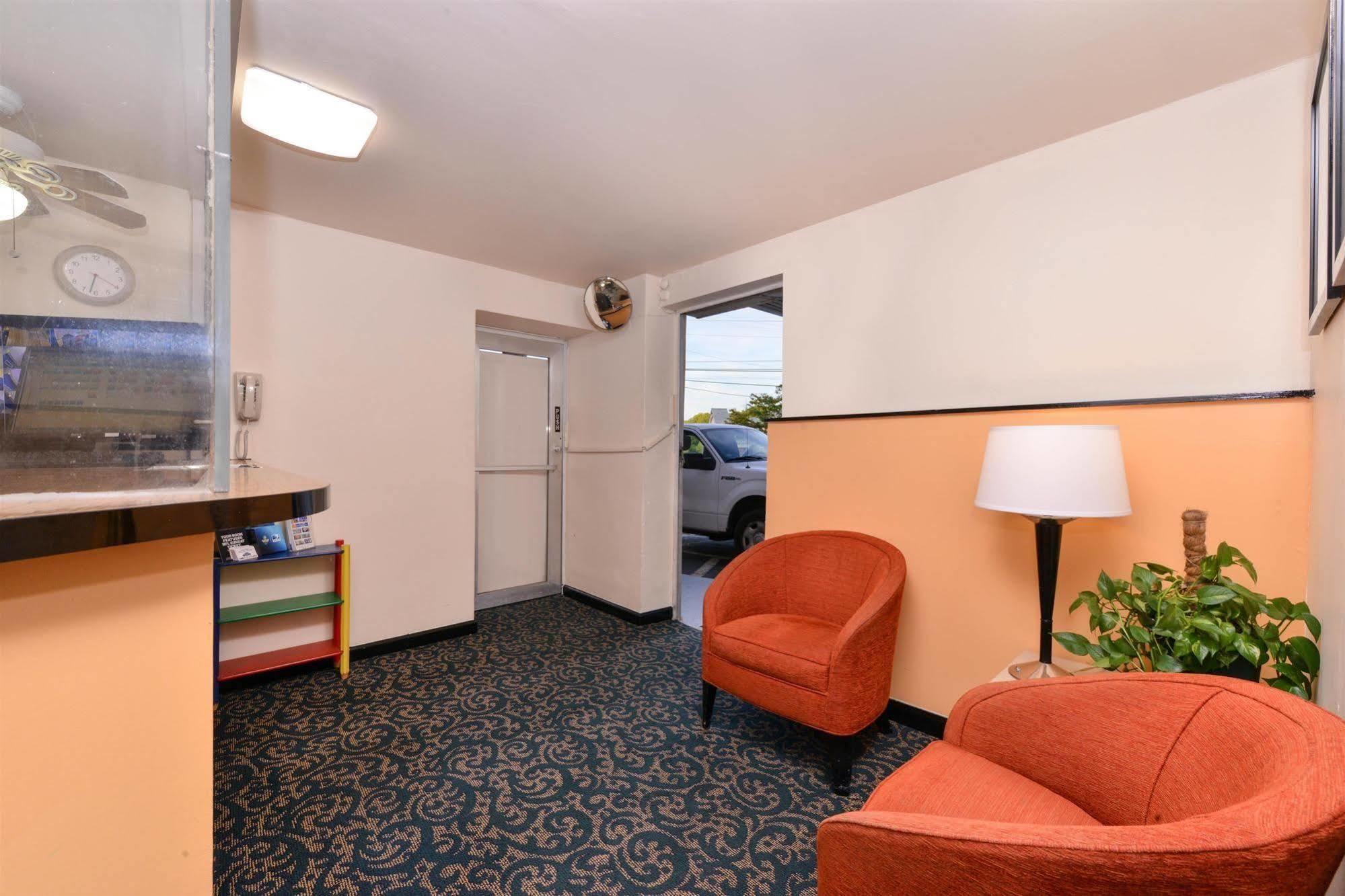 Media Inn & Suites Extérieur photo