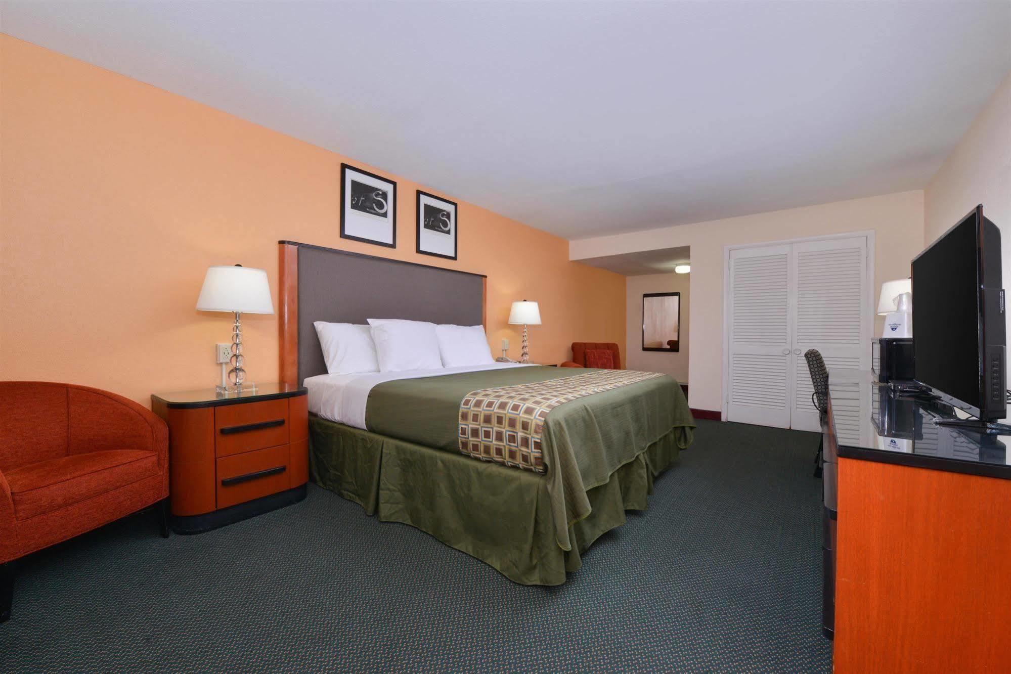 Media Inn & Suites Extérieur photo