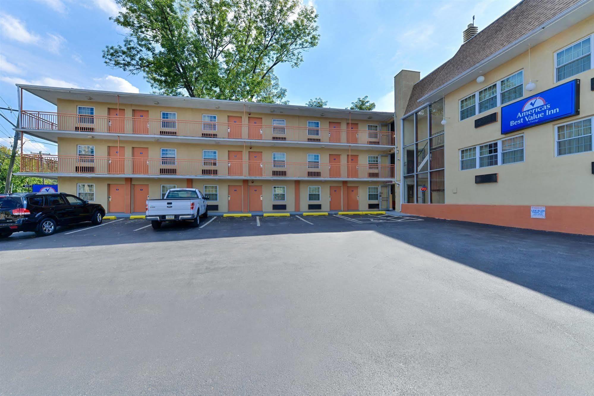 Media Inn & Suites Extérieur photo